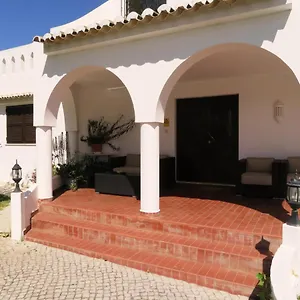 https://villa-alcaide.hotelaalgarve.com